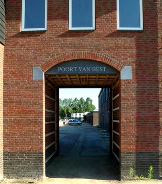 poort_van_best_440x497