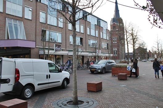 hoofdstraat_autos