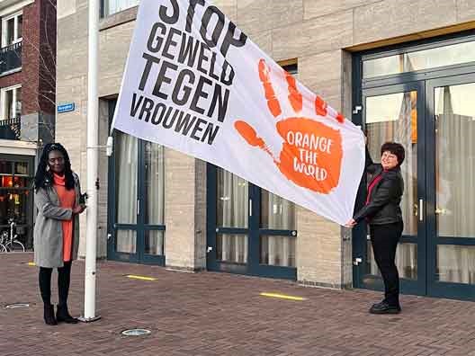 vlag-hijsen-orange-the-world